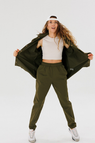 Объемная зеленая рубашка из облегченного джинса для демисезона FAMA 24043-1 хаки - фото 7