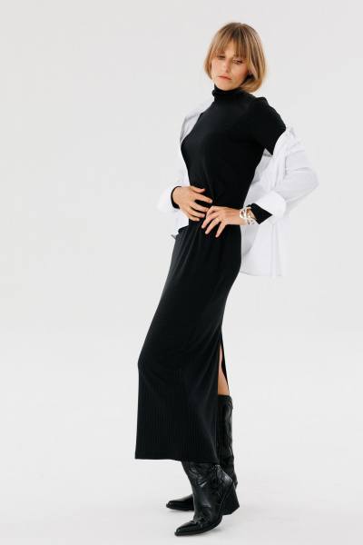 Приталенное длинное платье из трикотажа с длинными рукавами FAMA 24047 чёрный - фото 10