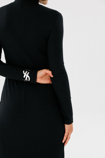 Приталенное длинное платье из трикотажа с длинными рукавами FAMA 24047 чёрный - фото 7