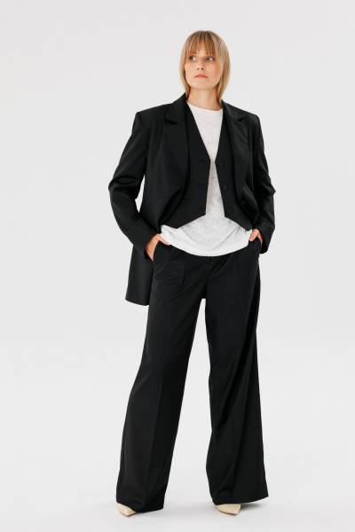 Деловой костюм 3-ка из поливискозы: жакет, брюки, жилет для офиса FAMA 24051-1 чёрный - фото 1