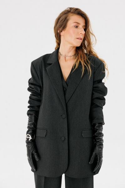 Серый костюм 3-ка из поливискозы: жакет, брюки, жилет FAMA 24051-3 графит - фото 1