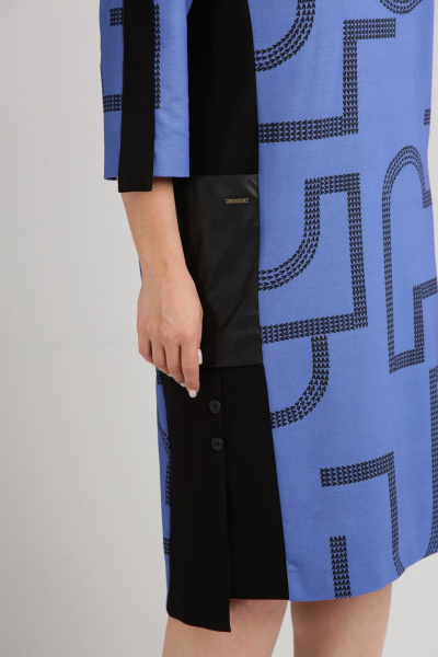 Платье прямого силуэта из трикотажа с принтом и карманами Rishelie 972 синий - фото 2