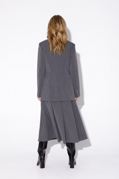 Костюм-двойка из приталенного жакета и миди-юбки в складку PiRS 5489 серый - фото 9