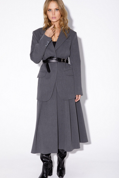 Костюм-двойка из приталенного жакета и миди-юбки в складку PiRS 5489 серый - фото 7