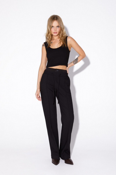 Костюм из текстиля с асимметричным жакетом и брючным поясом PiRS 5501 черный+бежевая клетка - фото 5