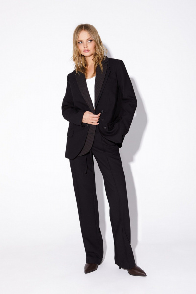 Костюм из текстиля с асимметричным жакетом и брючным поясом PiRS 5501 черный+бежевая клетка - фото 2