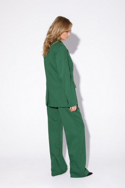 Круглогодичный костюм-тройка из текстиля: жакет, жилет, брюки PiRS 5519 зеленый - фото 9