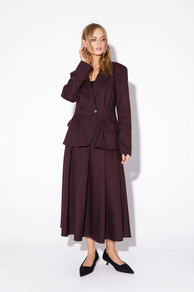 Текстильный костюм 2-ка приталенный жакет и миди-юбка на пуговицах PiRS 5567 бургунди - фото 4