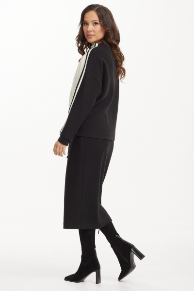 Комфортный трикотажный костюм из джемпера и юбки с разрезом Магия моды 2496 молоко+ черный - фото 6