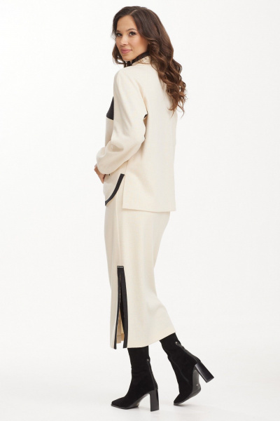 Джинсовый костюм из джемпера и юбки с боковыми разрезами Магия моды 2499 молоко+черный - фото 9