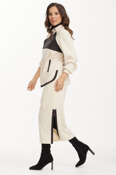 Джинсовый костюм из джемпера и юбки с боковыми разрезами Магия моды 2499 молоко+черный - фото 6