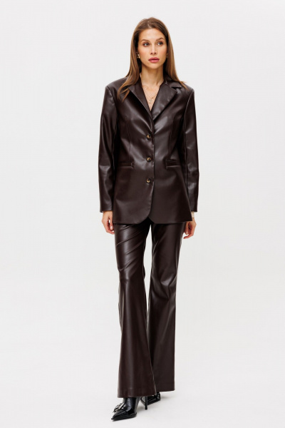 Классические коричневые расклешенные брюки из экокожи THE NAME 2345 шоколад - фото 6