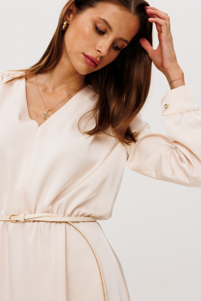 Платье на запах из атласа с драпировками и поясом THE NAME 2355 сливочный - фото 4