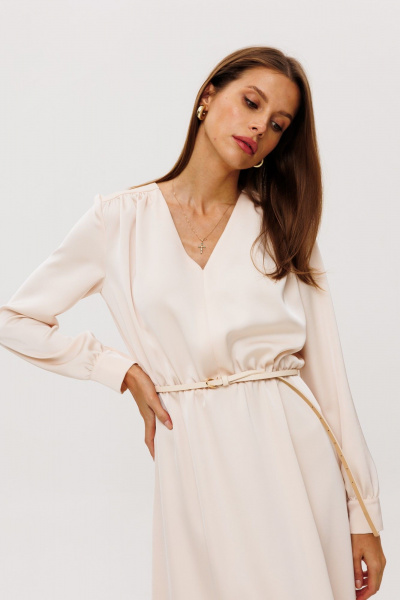 Платье на запах из атласа с драпировками и поясом THE NAME 2355 сливочный - фото 3