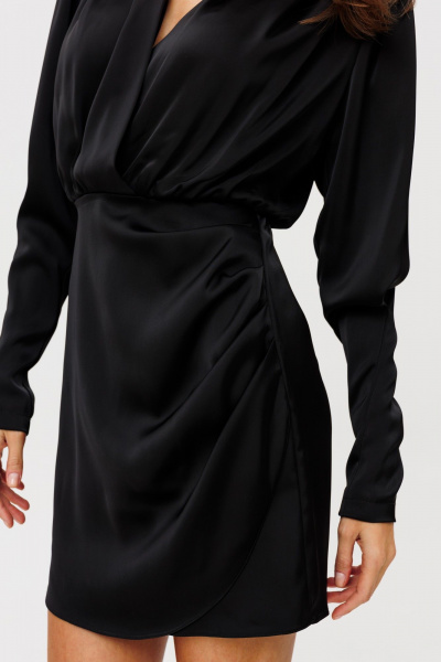 Платье на запах из атласа с драпировками и длиной 84 см THE NAME 2356 черный - фото 6