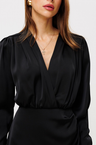 Платье на запах из атласа с драпировками и длиной 84 см THE NAME 2356 черный - фото 4