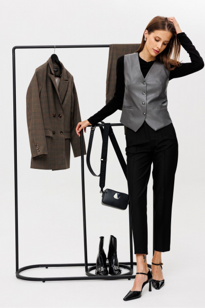 Жилет из экокожи приталенного силуэта с выточками THE NAME 2360 - фото 6