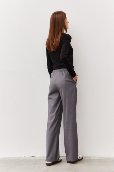 Брюки из костюмной ткани с стрелками и эластичным поясом Luitui R2062 серый - фото 3
