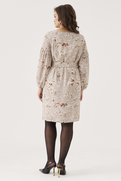 Платье из лёгкой струящейся ткани с поясом для комфортной носки Панда 203680w бежевый - фото 8
