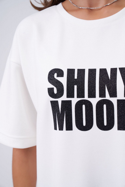 Платье-футболка из мягкого трикотажа с блестящим принтом KaVaRi 1102.1 белый - фото 6