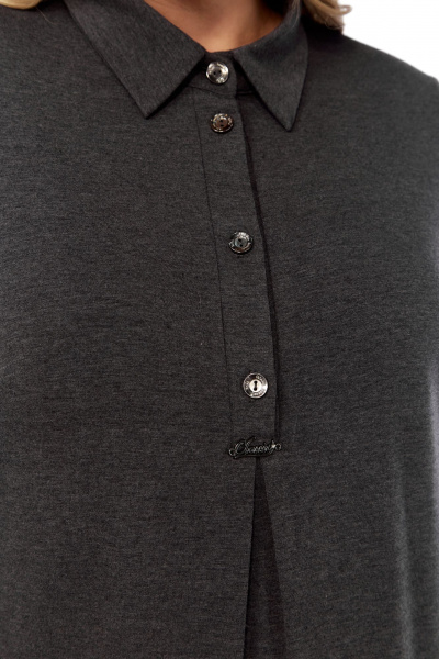 Платье оверсайз из трикотажа с нагрудными вытачками и воротником Abbi 1040 темно-серый - фото 16