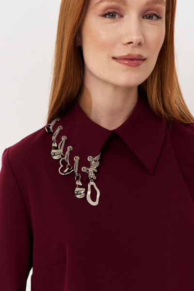 Платье прямого силуэта из плательной ткани с воротником-рубашкой FLAIM 1112.01 марсала - фото 6