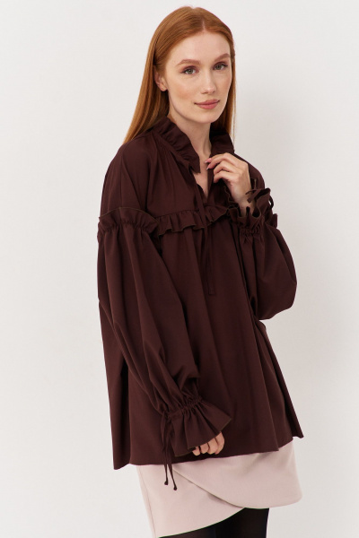 Блуза свободного кроя с рюше и сборками из текстиля FLAIM 1123 коричневый - фото 1