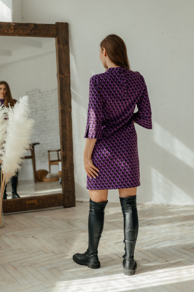 Мини платье с рукавами 3/4 и брошей-стрекозой Стильная леди М-221 фиолетовый - фото 10