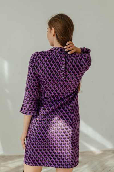 Мини платье с рукавами 3/4 и брошей-стрекозой Стильная леди М-221 фиолетовый - фото 9