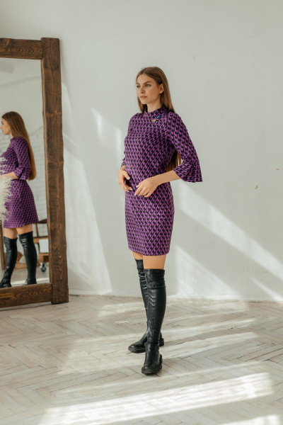 Мини платье с рукавами 3/4 и брошей-стрекозой Стильная леди М-221 фиолетовый - фото 8