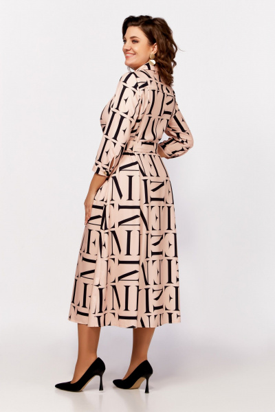 Платье приталенное с карманами и поясом из вискозы Swallow 784.3 персик+черные_буквы - фото 8