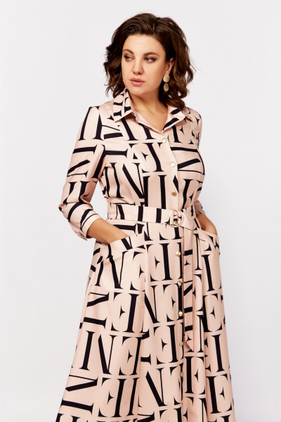 Платье приталенное с карманами и поясом из вискозы Swallow 784.3 персик+черные_буквы - фото 5