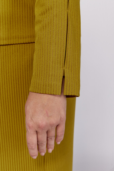 Желтое трикотажное платье с разрезом и складками Algranda А4027 - фото 3