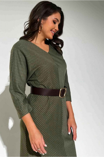 Платье из вискозы с V-вырезом и поясом-ремнем Mislana 1144 оливка_с_ремнем - фото 3