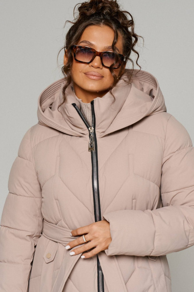 Пальто стеганое прямое, с капюшоном, воротником-стойкой, поясом Beautiful&Free 6248 бежевый - фото 4