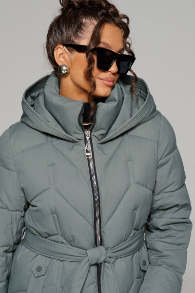 Пальто прямое, с капюшоном, застежкой на кнопки, регулировка рукава Beautiful&Free 6248 хаки - фото 6