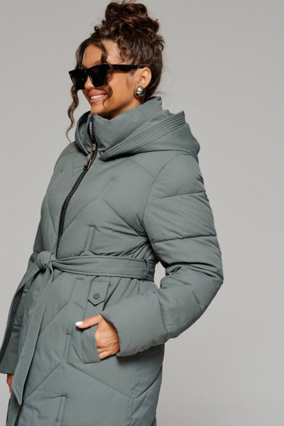 Пальто прямое, с капюшоном, застежкой на кнопки, регулировка рукава Beautiful&Free 6248 хаки - фото 4