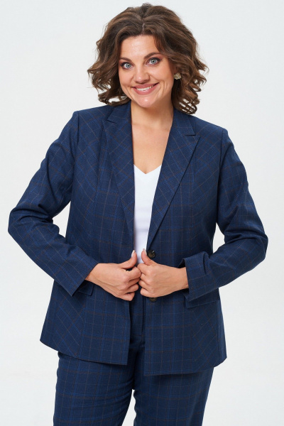 Двойка из текстильных брюк и удлиненного жакета с застежкой на пуговицы БелЭльСтиль 412-3 03 22+596-2 89 22_синий - фото 3