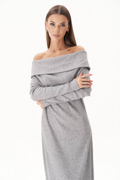 Серое трикотажное платье с воротником-хомутом Fantazia Mod 4948 серый - фото 4