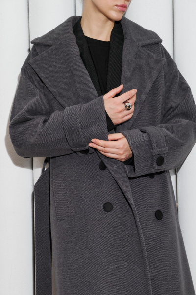 Демисезонное пальто оверсайз со двубортной застежкой и спущенной линией плеча Skipper Design 116 серый_рубчик - фото 2