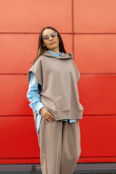 Жилет на каждый день с капюшоном из хлопка Twok 100804 какао - фото 1