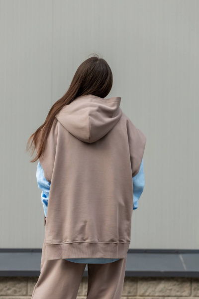 Жилет на каждый день с капюшоном из хлопка Twok 100804 какао - фото 2