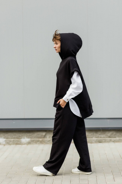 Демисезонный комплект жилетки и широких брюк из хлопка Twok 100806 черный - фото 4