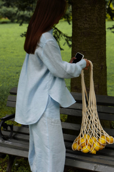 Брюки палаццо и льняная рубашка свободного кроя Twok 200812 светло-голубой - фото 4