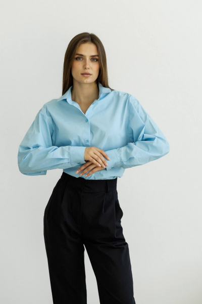 Голубая базовая рубашка на пуговицах с удлиненным кроем Twok 220002 голубая - фото 2