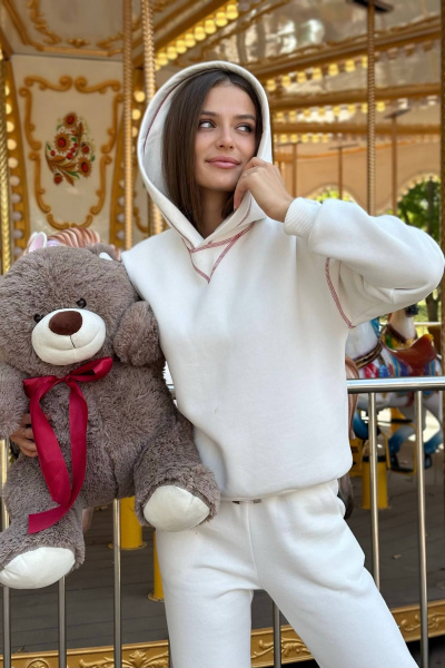 Костюм из футера с декоративной строчкой синего цвета Twok 300552 белый - фото 7