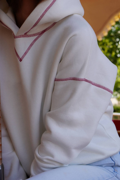 Костюм из футера с декоративной строчкой синего цвета Twok 300552 белый - фото 6