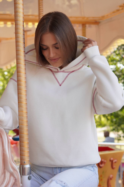 Костюм из футера с декоративной строчкой синего цвета Twok 300552 белый - фото 2