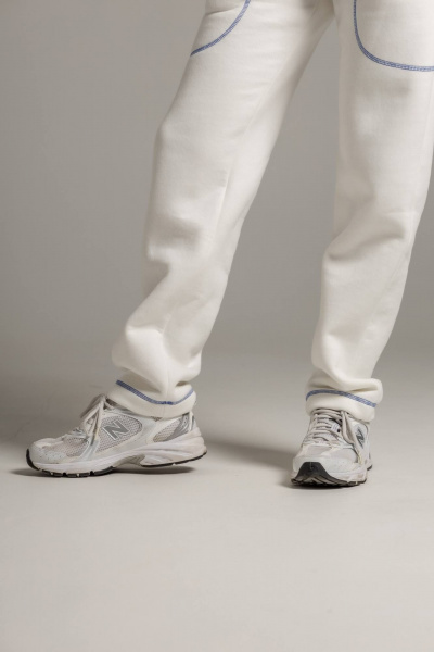 Белый спортивный костюм с красной отстрочкой из футера Twok 300554 белый - фото 4