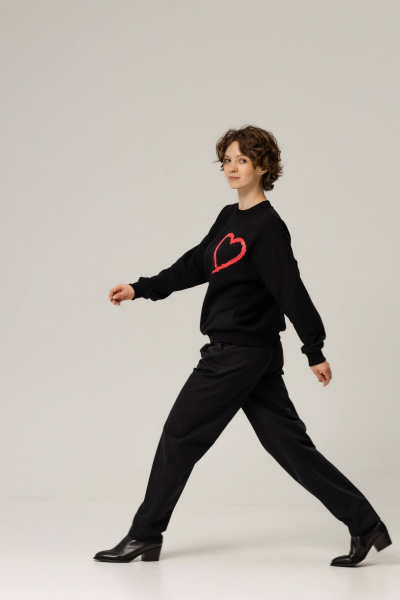 Свитшот с ручной вышивкой в стиле спорт-шик из футера Twok 300813 черный - фото 2